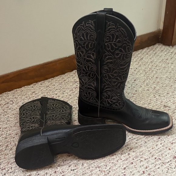 Ariat Black Western Boots with Tan Stitching - Picture 3 of 5